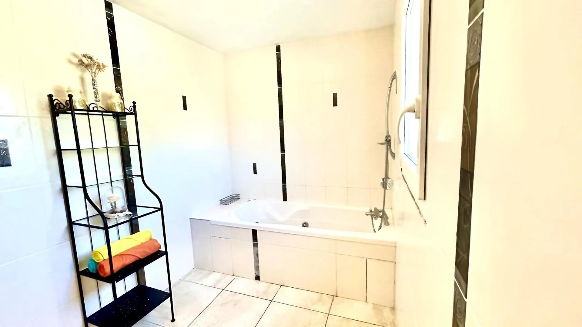Private Swimming Pool & Jacuzzi Magnifique Villa Provencale Livron-sur-Drome