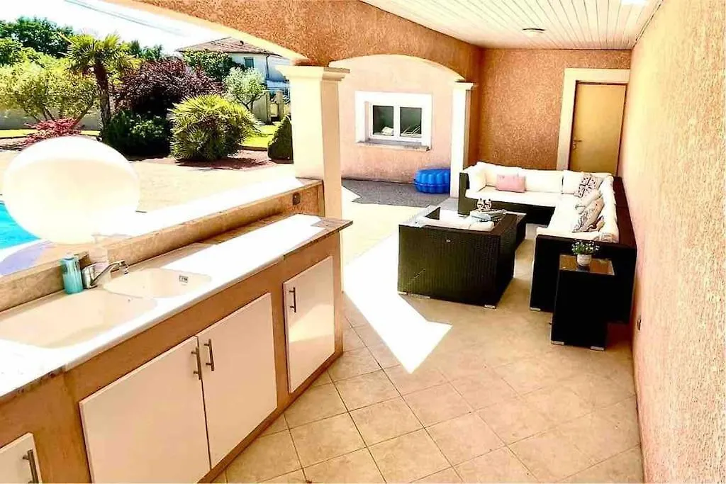 Private Swimming Pool & Jacuzzi Magnifique Villa Provencale Livron-sur-Drome